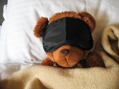 Kranzbach Teddybär mit Schlafmaske