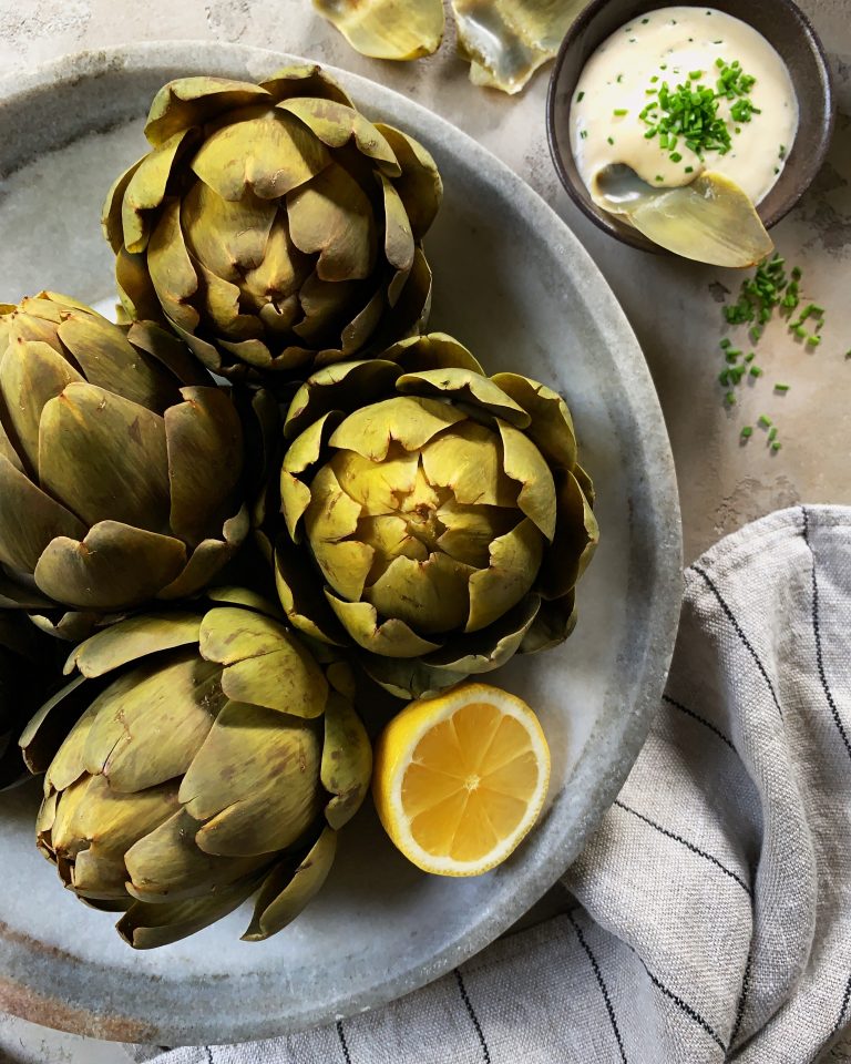 Artischocken mit drei veganen Dips | eat sleep green Artischocken mit drei veganen Dips | eat sleep green