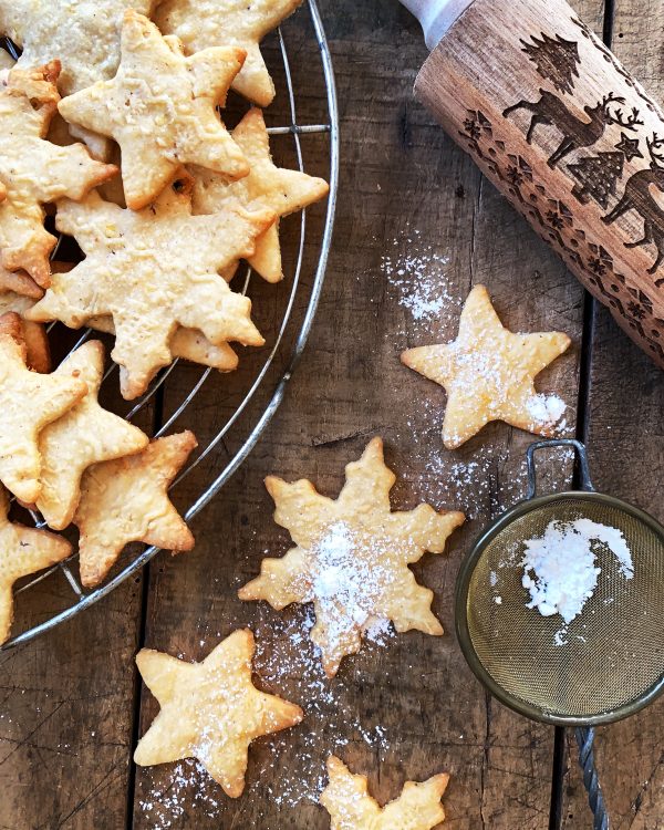 cookies-christmas-vegan-stars-cookie-cutters-cashews-motif-dough-roll