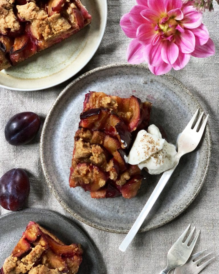 Zwetschgenkuchen vom Blech: natürlich mit Streuseln! | eat sleep green